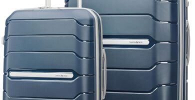 Samsonite Freeform – Maleta rígida, expandible con ruedas dobles giratorias, marino